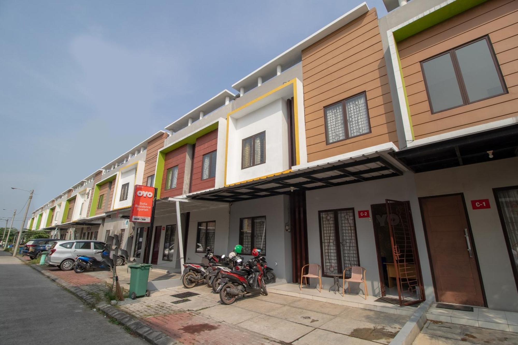 Telukjambe Oyo 3253 Sofia Residence מראה חיצוני תמונה