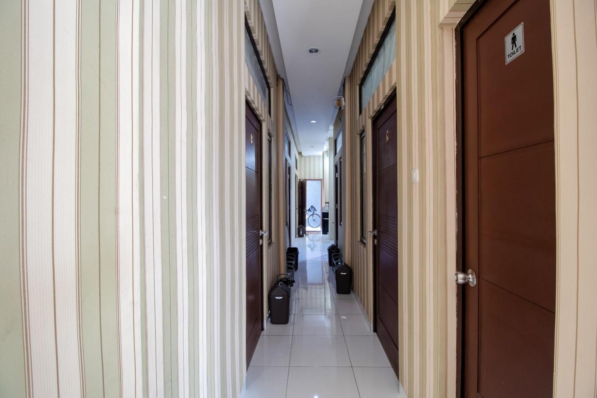 Telukjambe Oyo 3253 Sofia Residence מראה חיצוני תמונה