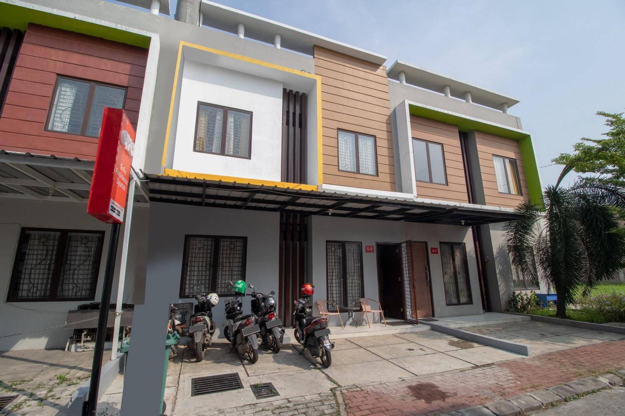 Telukjambe Oyo 3253 Sofia Residence מראה חיצוני תמונה